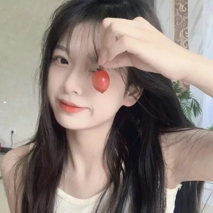 葡萄架下的女神